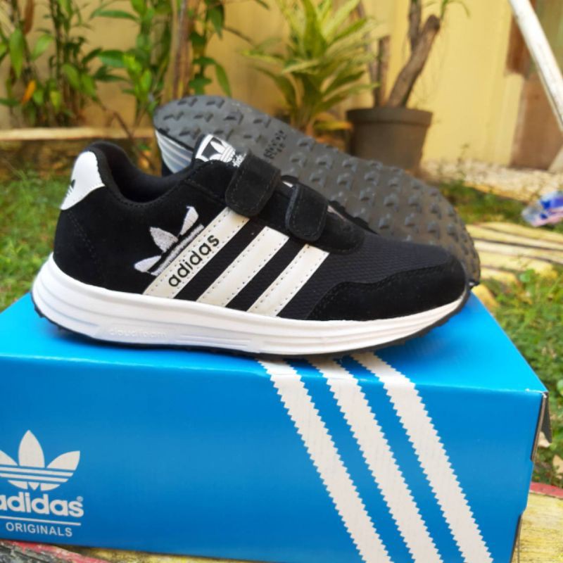 SEPATU ADIDAS HITAM ANAK SEKOLAH PREMIUM QUALITY SEPATU ANAK SEKOLAH HITAM ADIDAS