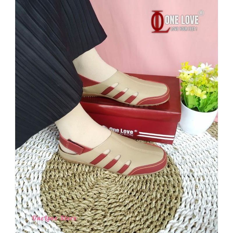 sepatu onelove Cream Maroon
