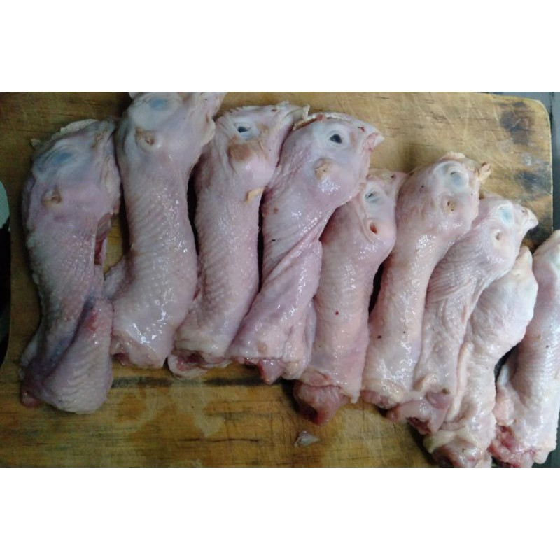 

kepala ayam 1kg .bonus ceker 100 gr.