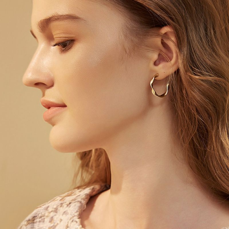 Anting Korea bulat ulir