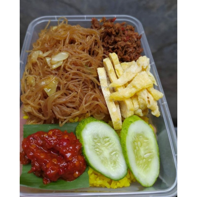 

Nasi Kuning Pampis Cakalang