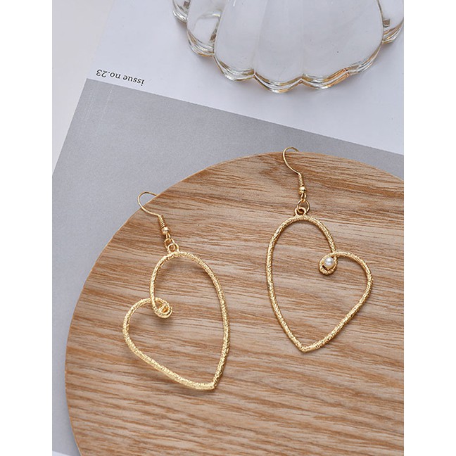 LRC Anting Gantung Fashion Golden Matte Gold Pearl Love Irregular Earrings D80659