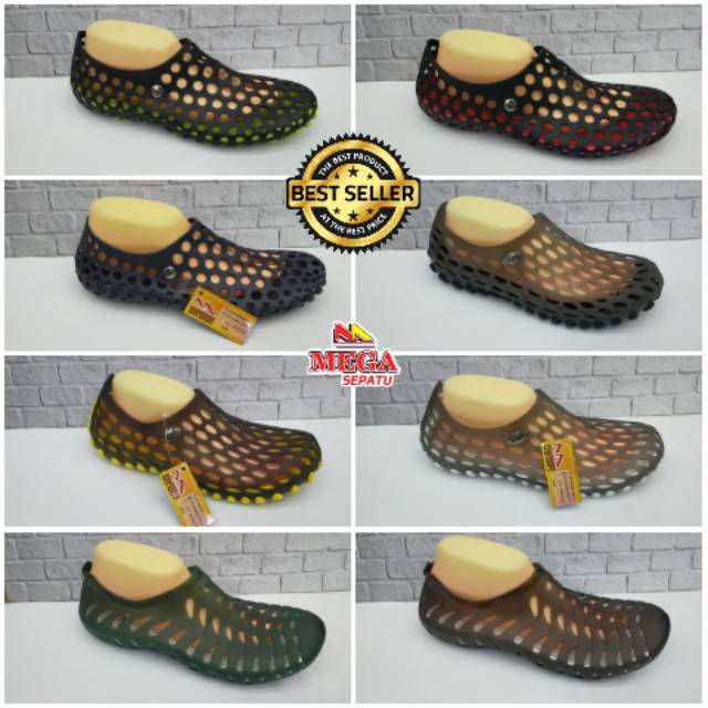 Sepatu Karet Pria Slip On Lubang Keren Sepatu Air Outdoor Sepatu Kasual Anti Air Dan Non-Slip
