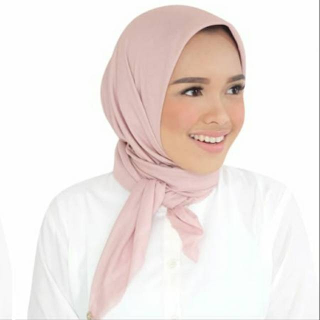 Buttonscarves Basic Voal Evening Sand  Original Hijab Segi 