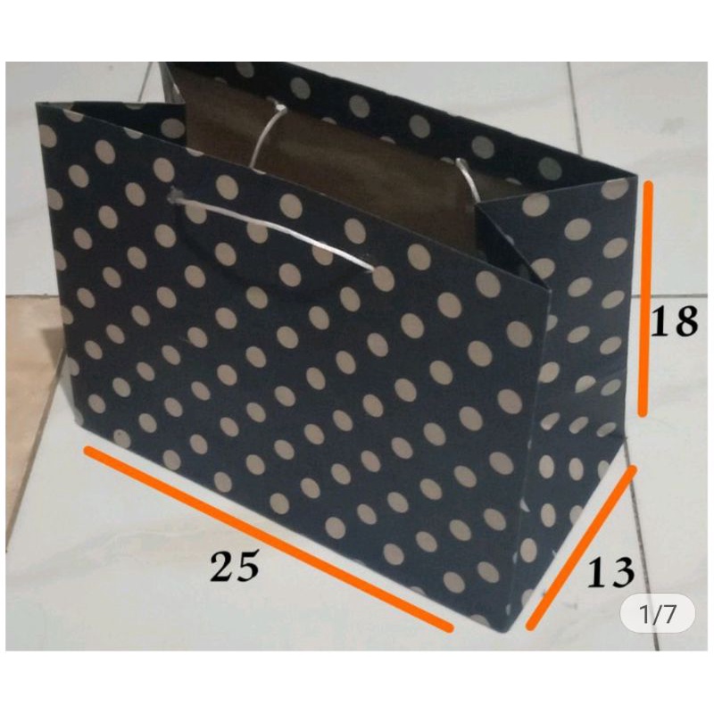 

paper bag cake ( 25.13.18 )