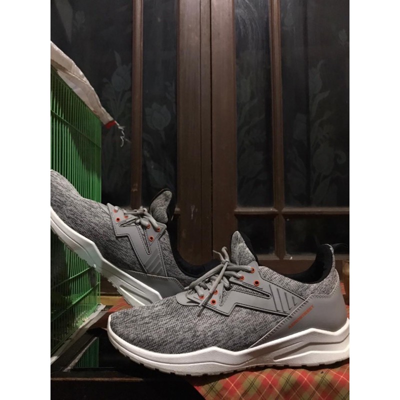 Aerostreet Alpha Ukuran 43