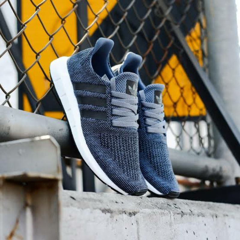 ADIDAS SWIFT RUN NAVY