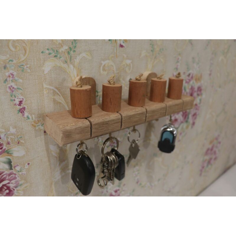 Gantungan kunci unik dari kayu