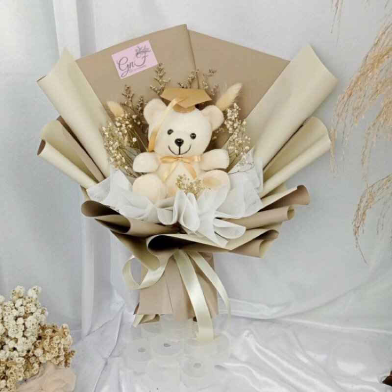 A001 - Bouquet Bunga Dried Flower dan Boneka Wisuda / Bucket Bunga Wisuda