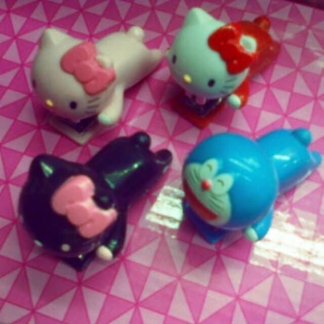 

Stapler lucu ready pink.mrh. hellokitty dan doraemon