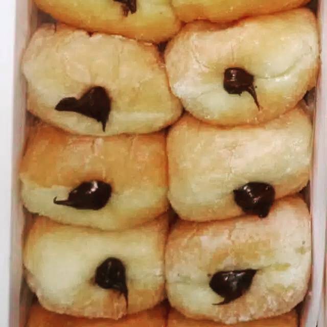 Donat Bomboloni Dengan Isian Selai Coklat Harga Yang Tertera 35 000 10pcs Donat Shopee Indonesia