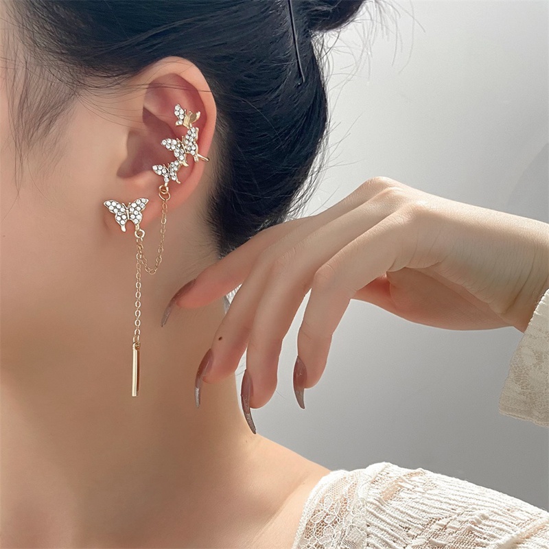 Anting Desain Kupu-Kupu Aksen Zirkon Warna Emas