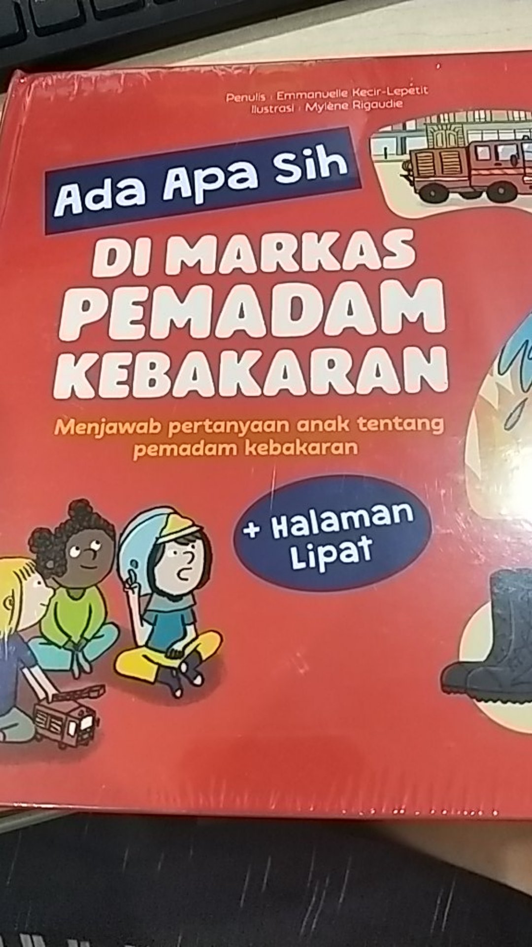 Ada Apa Sih Di Markas Pemadam Kebakaran?<br /><br />larousse