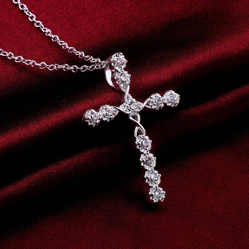 [Ready Stock]Fashion Inlaid Crystal Cross Pendant Silver Plated Necklace