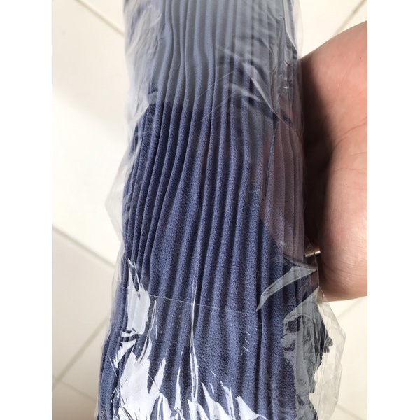 Hijab Pasmina plisket premium / Pasmina Plisket lidi / Pasmina pleated shawl / Pashmina plisket Tanpa Garis Tengah-Denim (75x180cm)