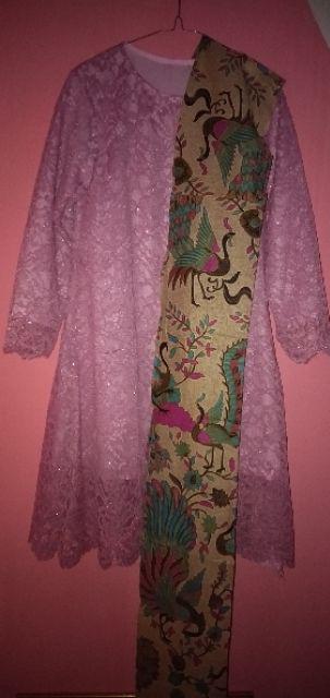 Zola_batik Couple Kebaya Brokat Andhara Selendang Lengan Panjang - Gading Marten