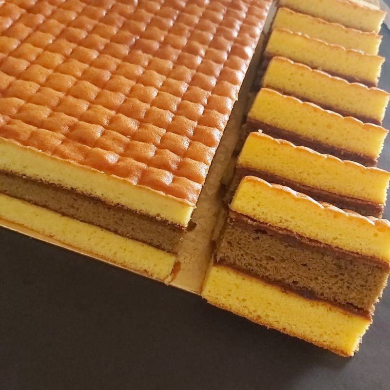 

Kue Lapis Surabaya Premium ukuran 22X22 cm full Captong Golden Churn Creamery butter. Pre Order