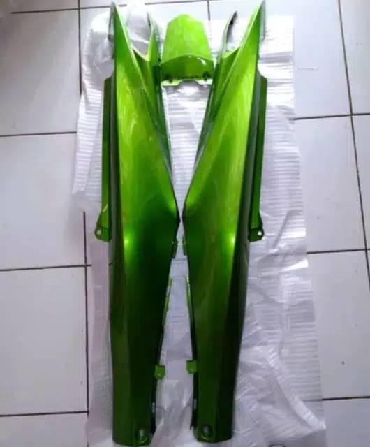 Body belakang Jupiter z robot hijau
