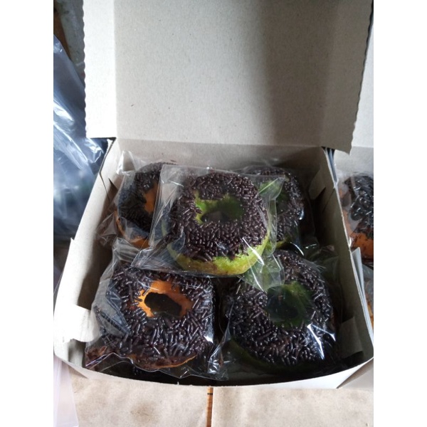 

DONAT KENTANG PANDAN ISI 20 BIJI