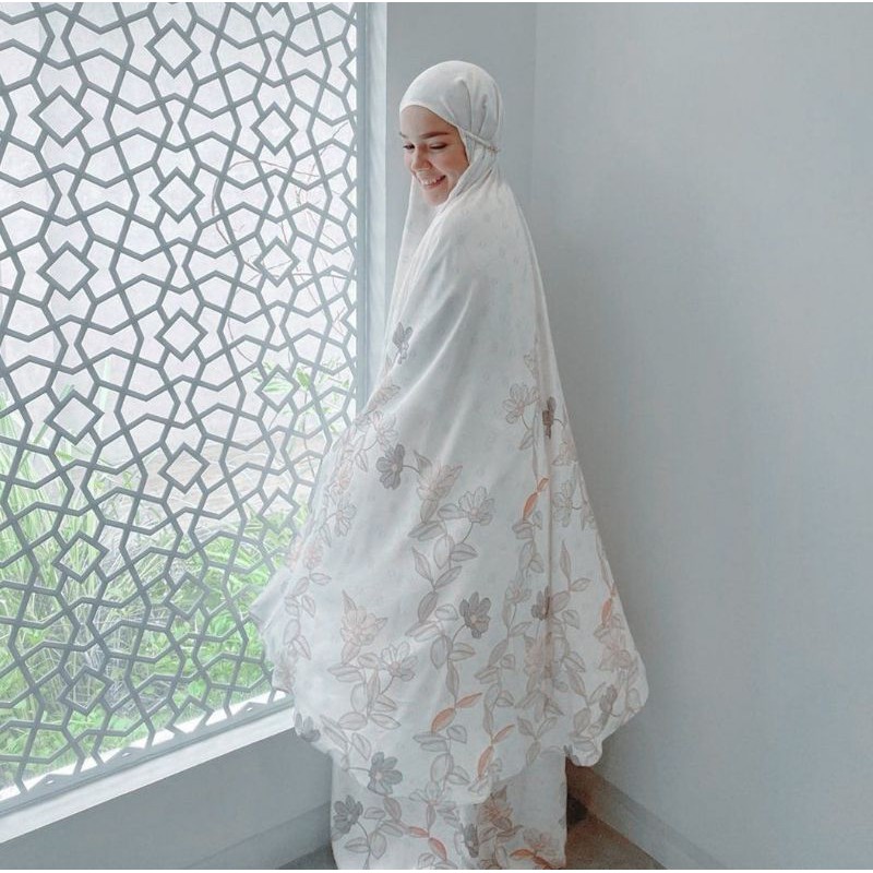 Signature Prayer Robe Broken White Mukena Doa Dewi Sandra Original