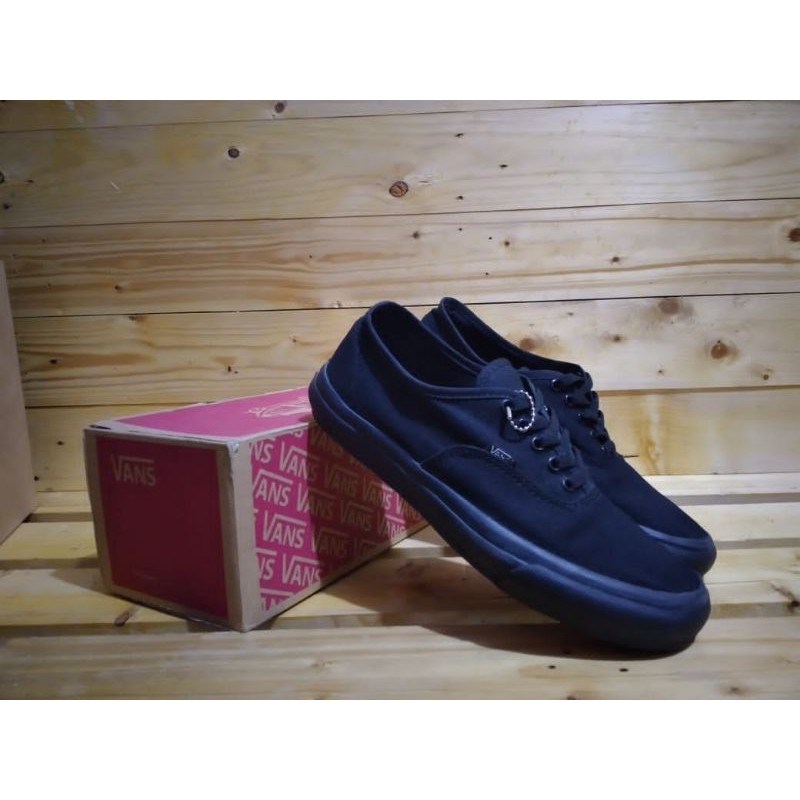 Sepatu pria Vans old school