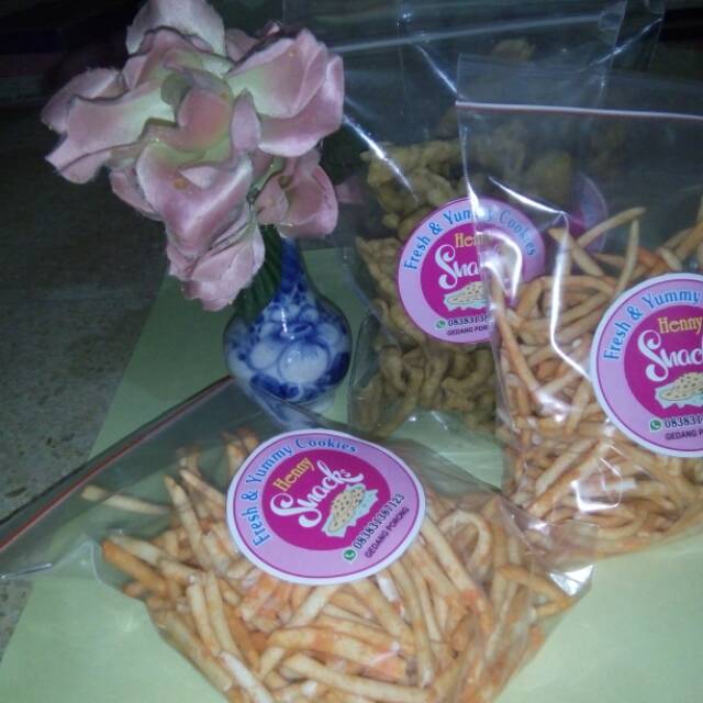 

Aneka snack,,,,kripik usus,stik ke,kripik tempe sagu,kripik singkong,kripik pisang