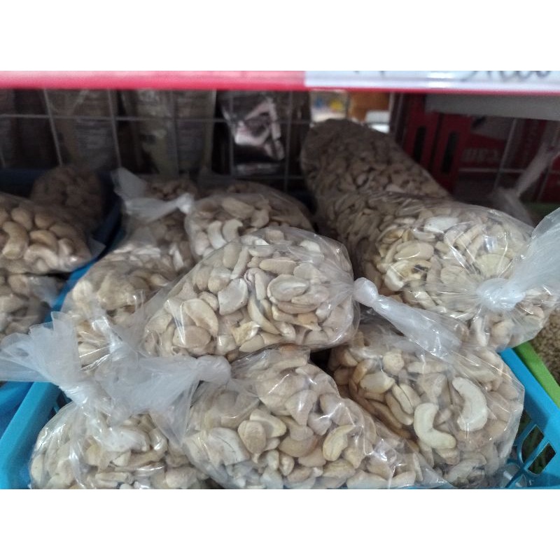 

Kacang Mede belah 4