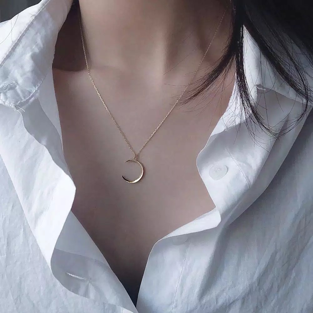 Kalung Rantai Dengan Liontin Bentuk Bulan Sabit Model Simple untuk Wanita