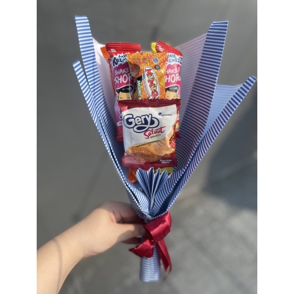 

Bouquet / bucket Snack Small Size FREE PITA DAN KARTU UCAPAN