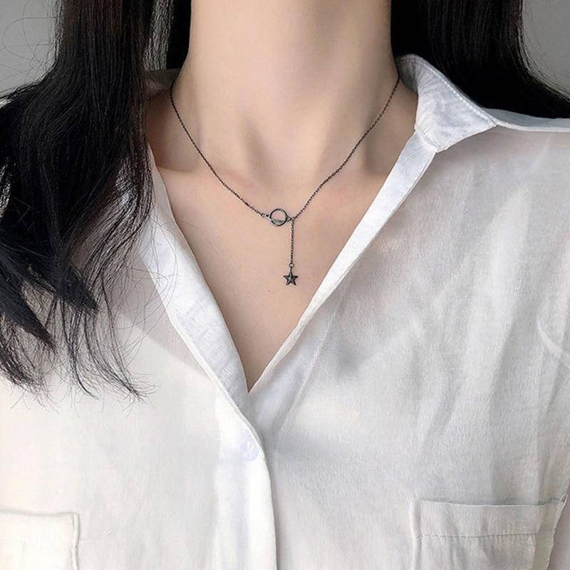 Kalung Choker Pendek Liontin Planet Bintang Alam Semesta Warna Hitam Gaya Punk Untuk Wanita