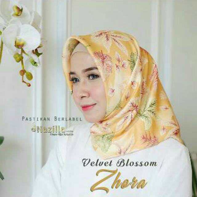 Hijab Segi empat Satin Velvet Blossom Nazilla