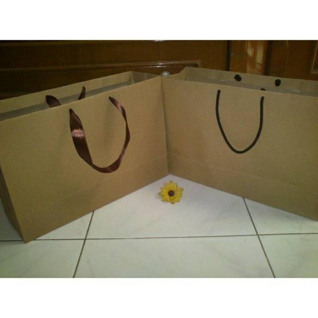 

Paperbag 33cm x 10cm x 20cm