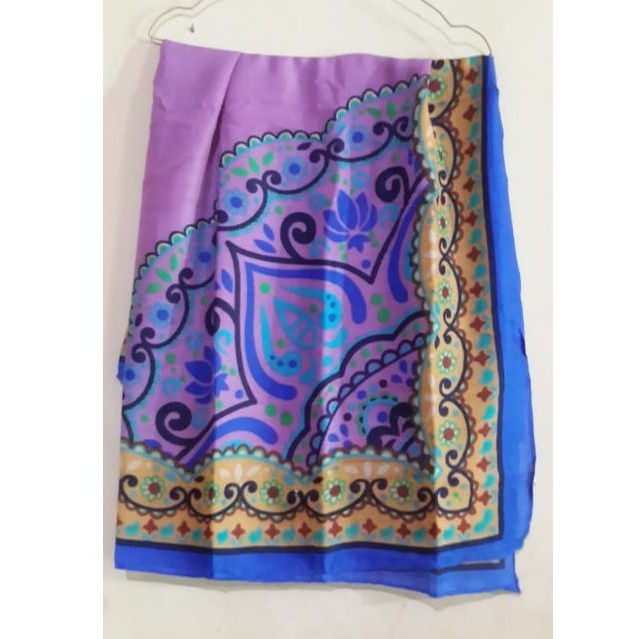 Jilbab Segi Empat NLY Motif Bunga Ungu dan Biru
