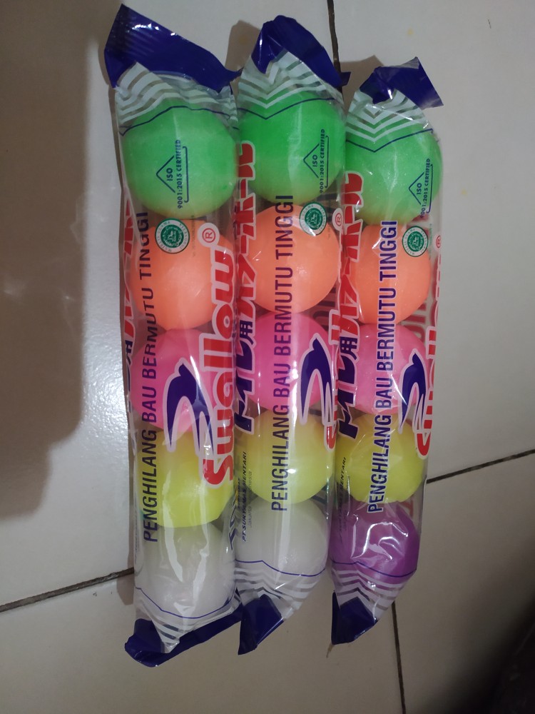 Swallow Kamper Toilet Kapur Barus Toilet Isi 5 Colour Ball/ Putih