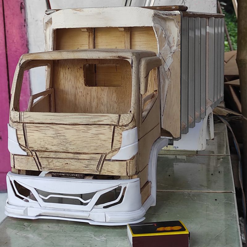 Miniatur truk oleng mentahan bisa belok bisa oleng | SKALA 14