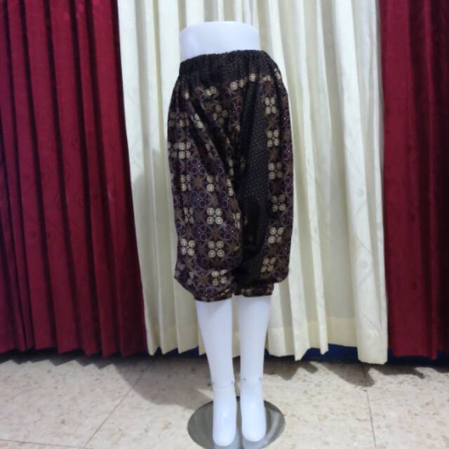 Celana pendek kulot batik