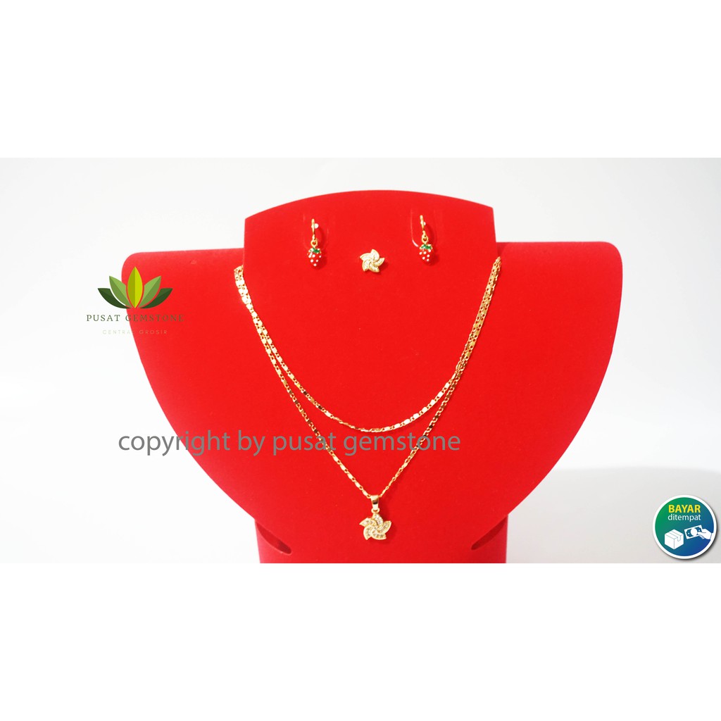 Display Pajangan Kalung Set Bludru