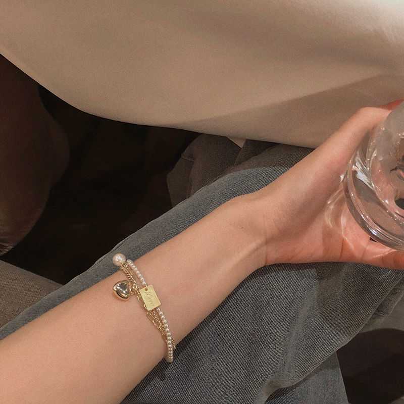 Gelang Mutiara Multilayer Dengan Liontin Hati Warna Emas Gaya Vintage Untuk Wanita