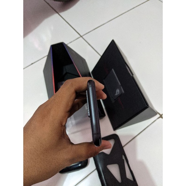 Asus rog phone 3 12/512 extreme edition + fan/Aero cooler ( like new 99% )