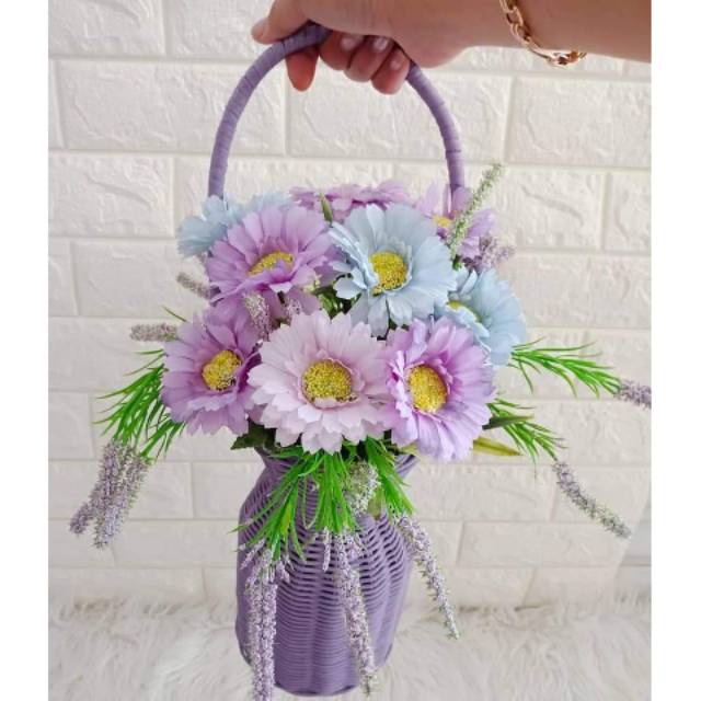 BUNGA ASTER MIX VAS GUCCI ROTAN