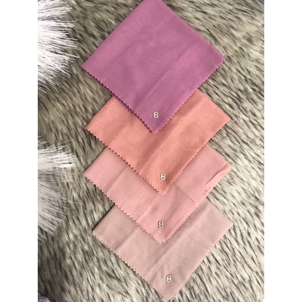 HIJAB DENAI SEGI EMPAT POLOS ALA ALA PAKAI LOGO BUTTON