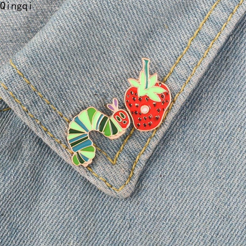 Bros Pin Enamel Bentuk Kartun Hewan Ulat Strawberry Tanaman Untuk Perhiasan