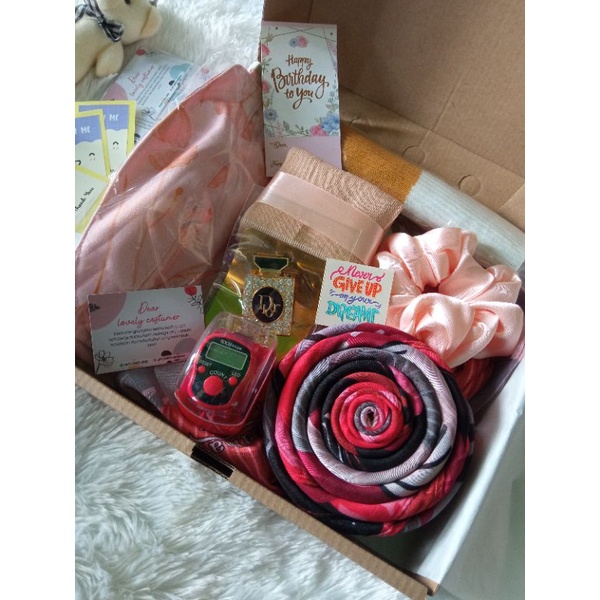 

Hampers hijab paket komplit lengkap/kado ultah/gift box/box aesthetic/kado unik