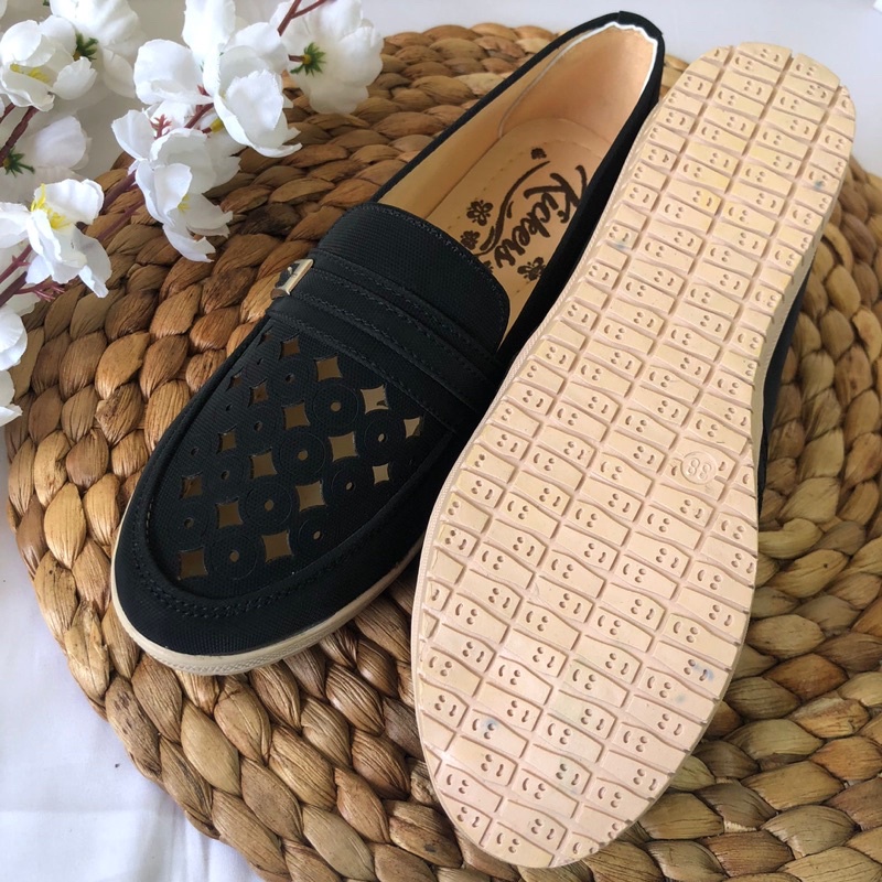 Sepatu Flat Wanita Sol Karet Aksen BELT 2