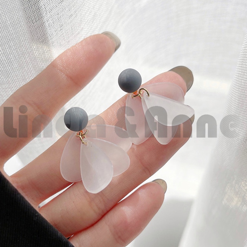 Anting Hook Wanita Kelopak Bunga Daily Fashion - Anting Kelopak Bunga Putih