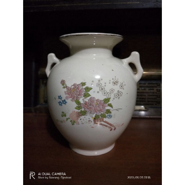 Guci lawas kuno antik