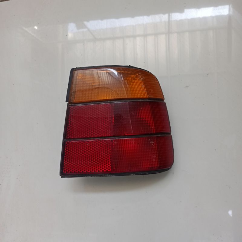 stop lamp mobil BMW E34 tahun 1990 kanan second copotan original
