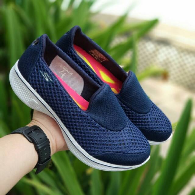 SEPATU SKECHERS WOMEN GO WALK 4 - KINDLE