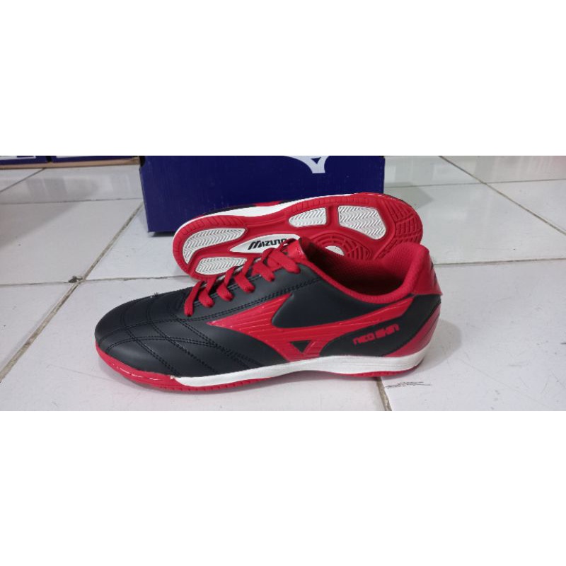 sepatu mizuno.sepatu futsal.sepatu badminton.volly.dll