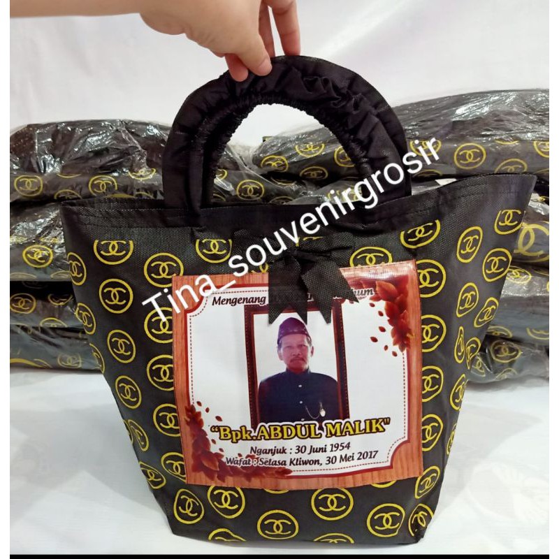 

TAS HAJATAN min 3 lsn FREE DESAIN ( masuk kotak nasi 18 x 18 cm x tinggi tas 30 cm)